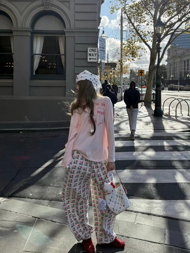 London Gen Z Girl Subculture Y - Street Fashion In London avaliação e preço